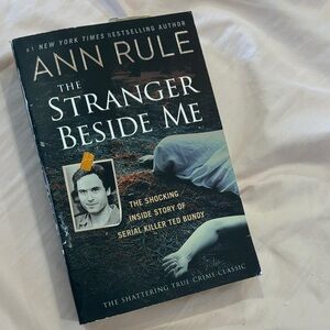 The Stranger Beside Me - Ann Rule BOOK